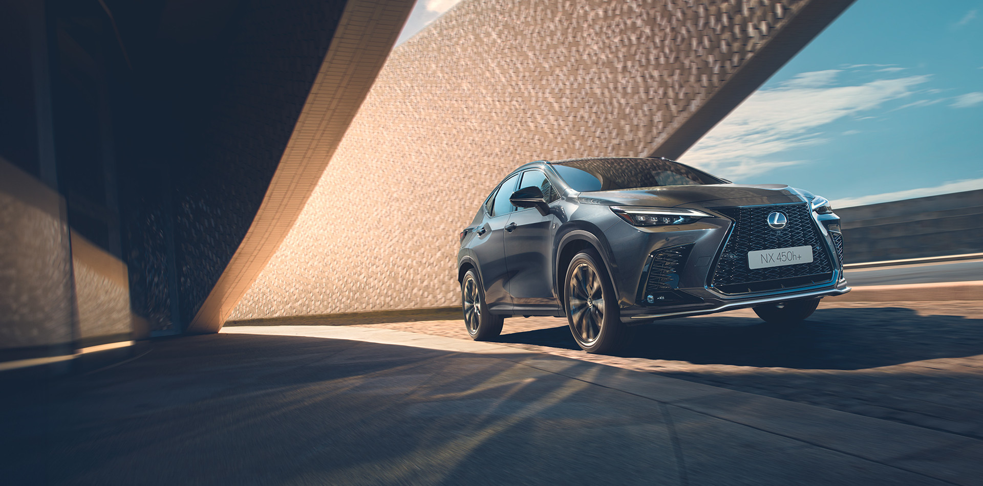 LEXUS
NX